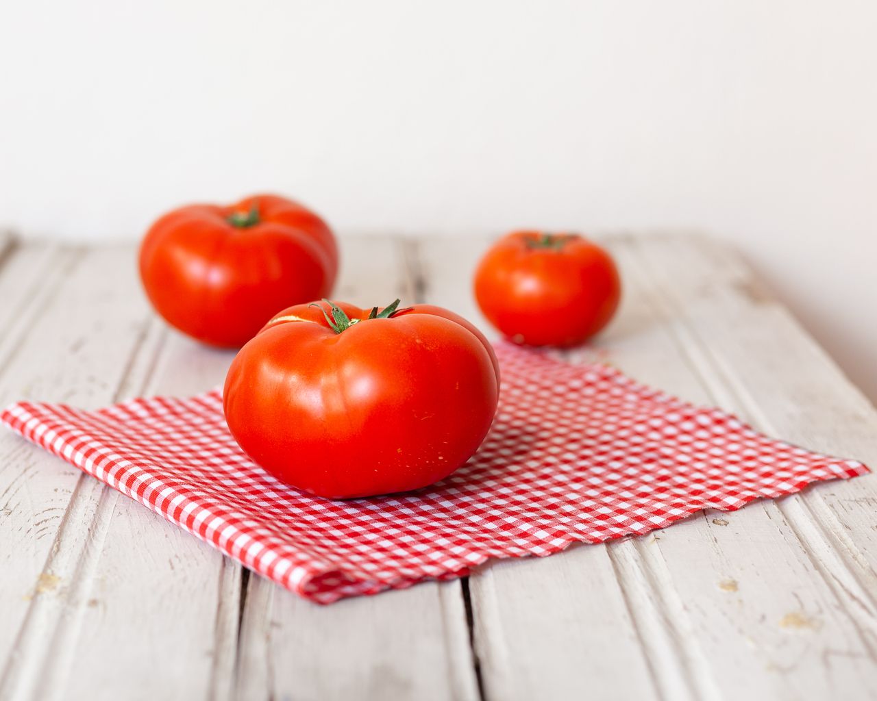Fertilizer influence on tomato taste fertilizer tomato yield taste field soil grown recommendation